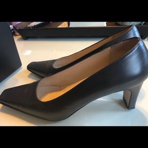 Amalfi 9 1/2 M Revel Heels, Charcoal, Gen. Leather